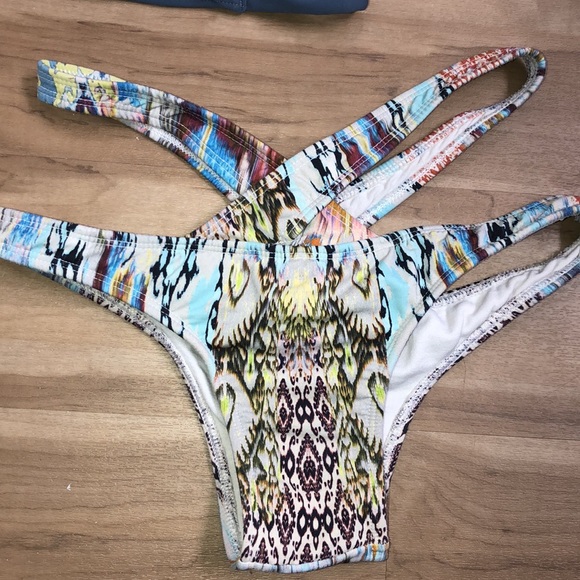 Two piece bikini - Picture 5 of 8